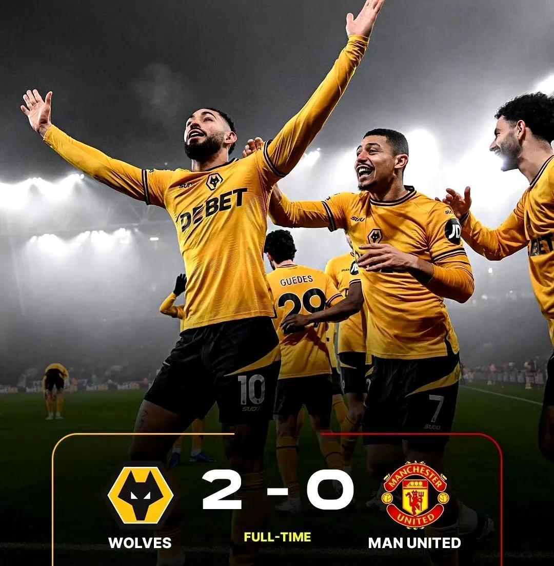 曼联球迷期待新教练能带领球队重拾往日辉煌,掌声雷动 曼联球迷期待新教练能带领球队重拾往日辉煌,掌声雷动