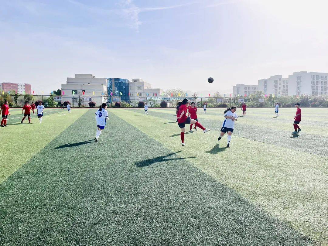 足球世界正酝酿着一场精彩的角逐,引发热议 足球世界正酝酿着一场精彩的角逐,引发热议