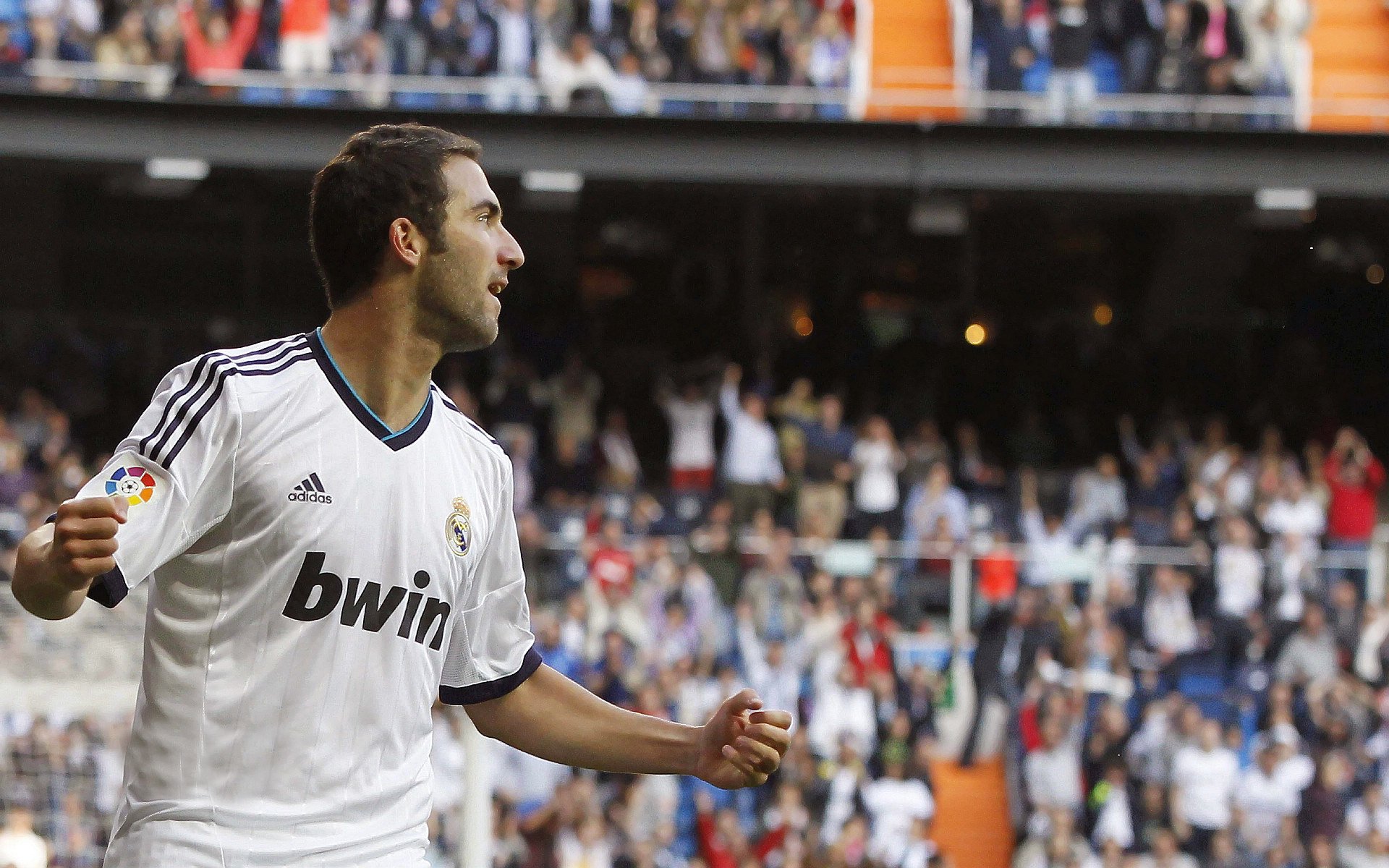 沉默的统帅,当加克波在国家德比之夜攻防两端统治战场