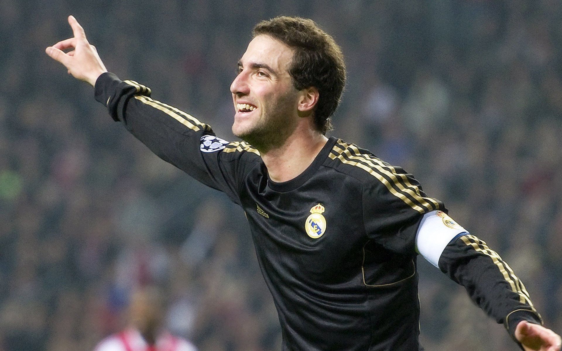 2026世界杯巅峰之夜，新星欧文赛后评分拉满，传奇血脉引爆全球狂欢