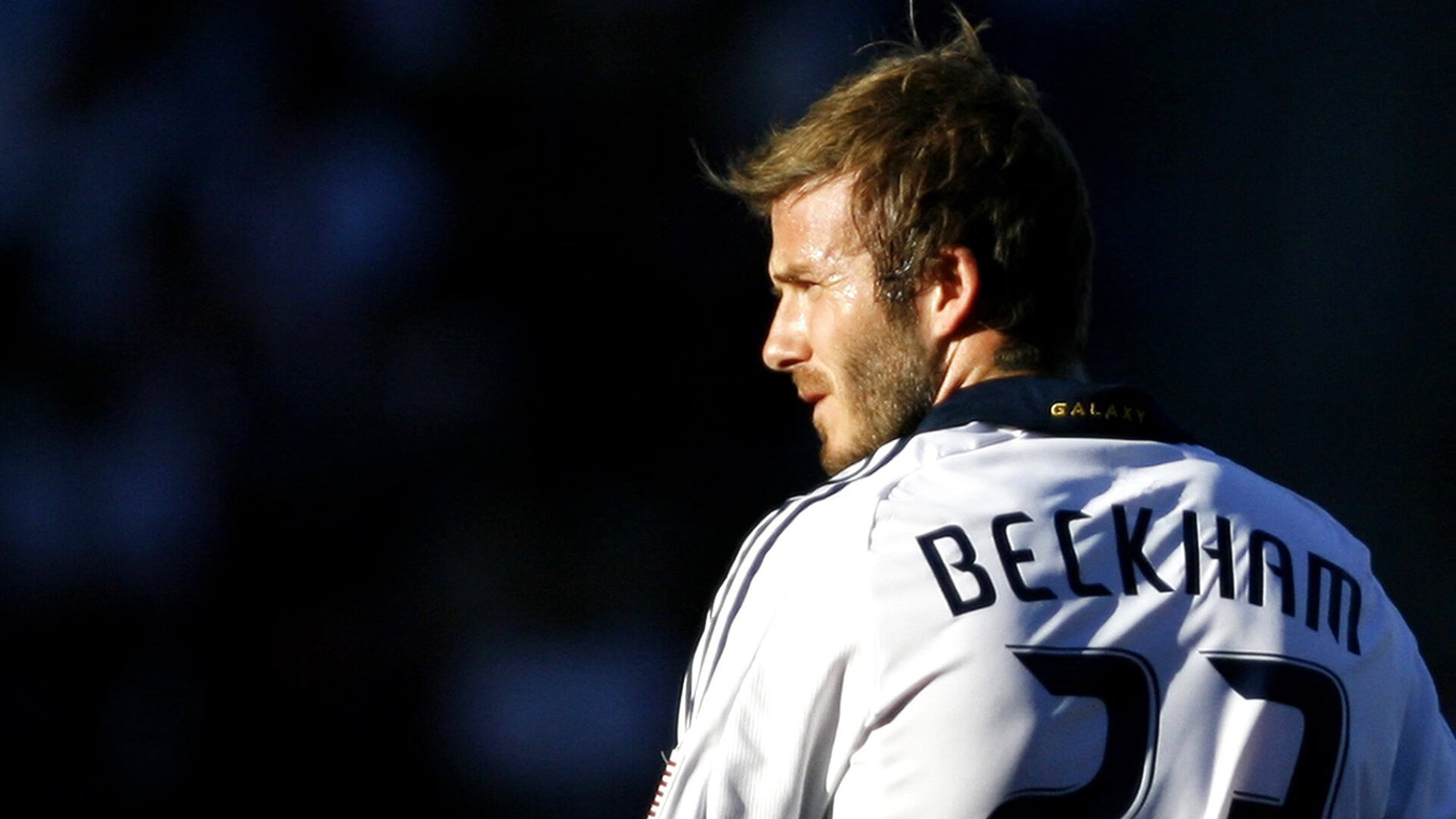 当塔图姆投进超远三分时，德罗赞的赛车已冲过终点线